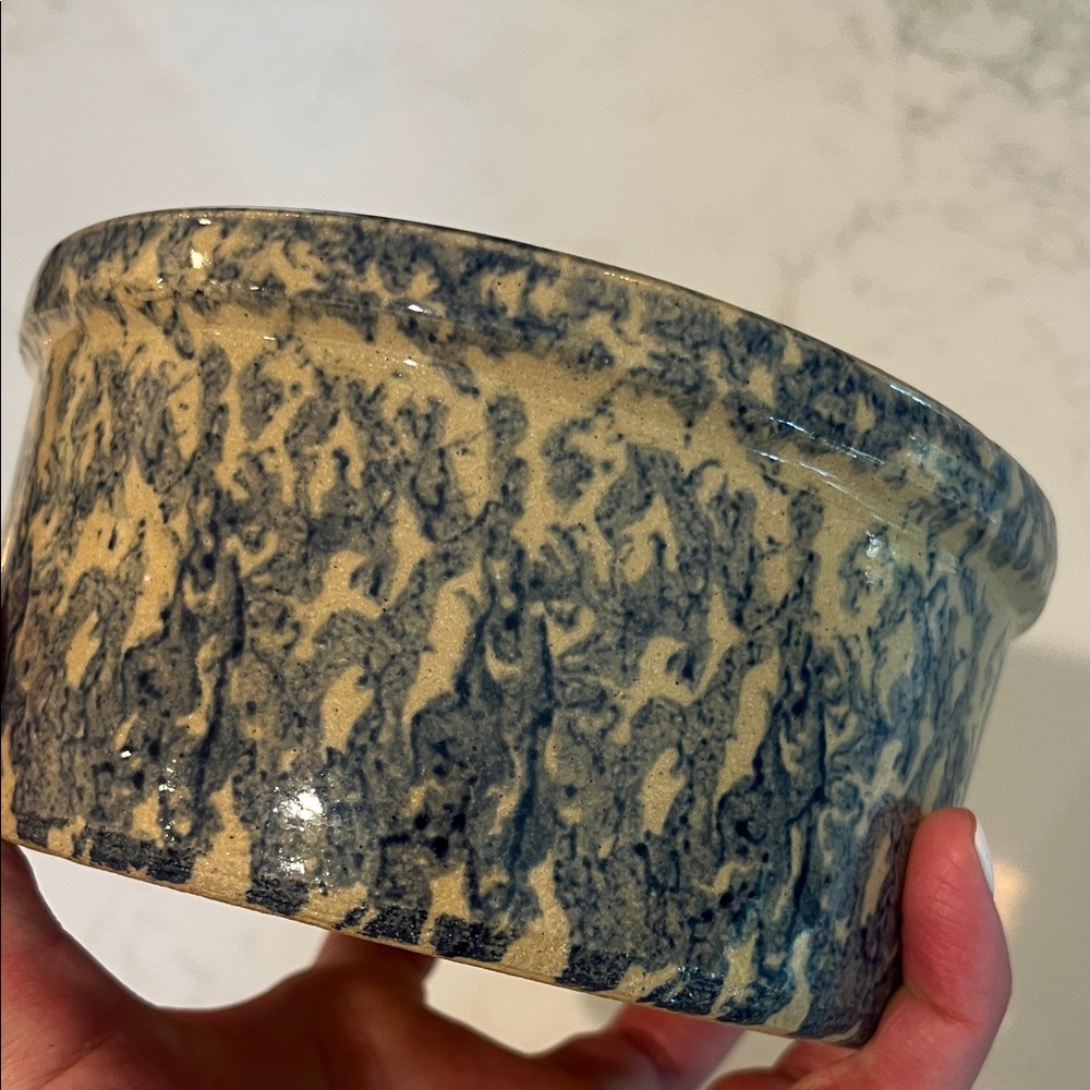 RRP CO Roseville, O USA Blue and Cream Ceramic  Bowl - Picture 6 of 9